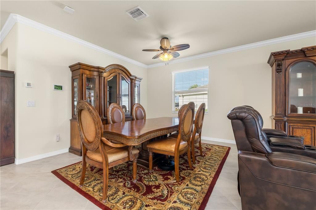 合同活跃: $399,999 (3 贝兹, 3 浴室, 1849 平方英尺)