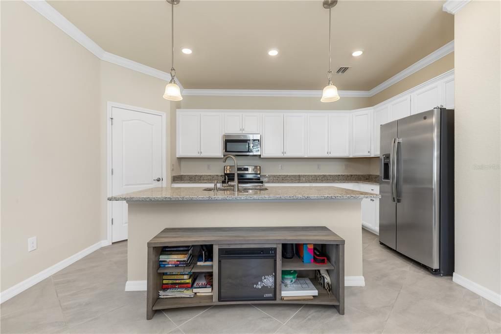 合同活跃: $399,999 (3 贝兹, 3 浴室, 1849 平方英尺)