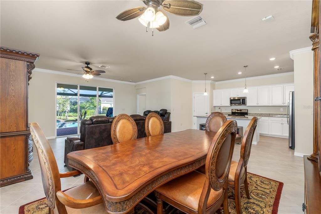 合同活跃: $399,999 (3 贝兹, 3 浴室, 1849 平方英尺)