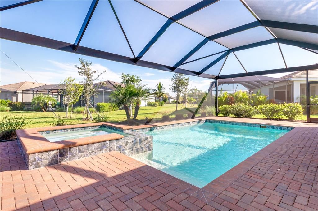 合同活跃: $399,999 (3 贝兹, 3 浴室, 1849 平方英尺)