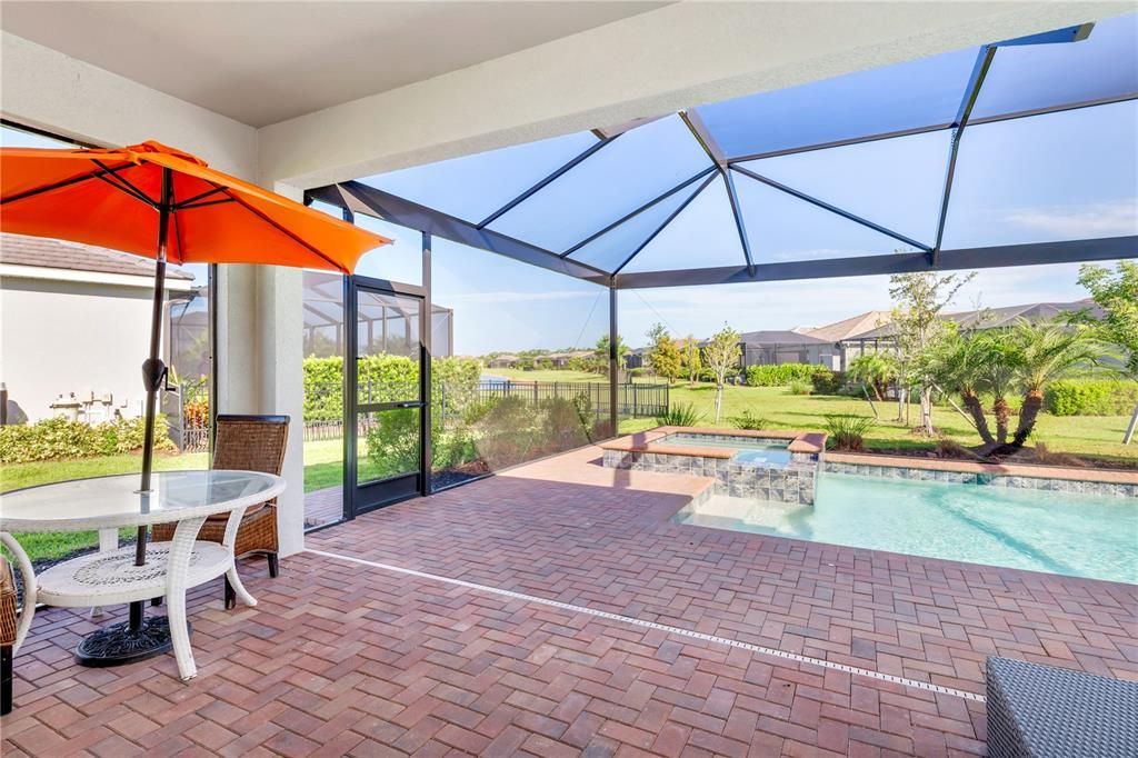 合同活跃: $399,999 (3 贝兹, 3 浴室, 1849 平方英尺)