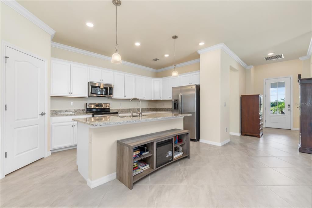 合同活跃: $399,999 (3 贝兹, 3 浴室, 1849 平方英尺)