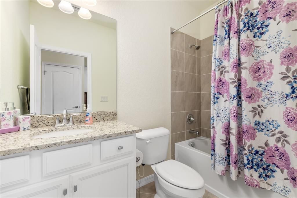 合同活跃: $399,999 (3 贝兹, 3 浴室, 1849 平方英尺)