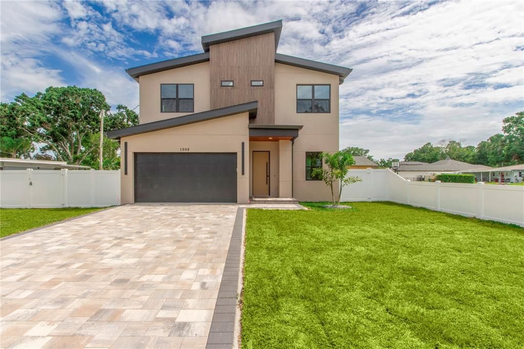 For Sale: $1,285,000 (4 beds, 3 baths, 2834 Square Feet)