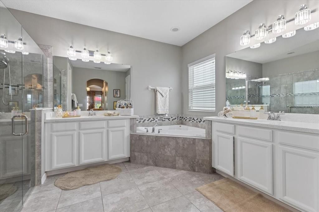 En Venta: $1,500,000 (4 camas, 3 baños, 4000 Pies cuadrados)