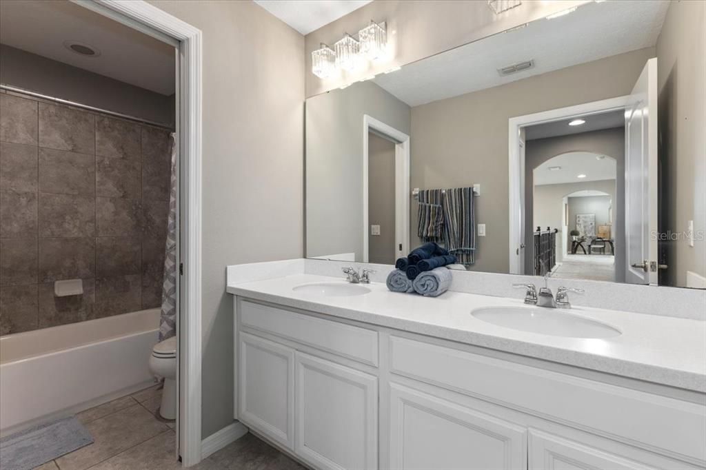 En Venta: $1,500,000 (4 camas, 3 baños, 4000 Pies cuadrados)