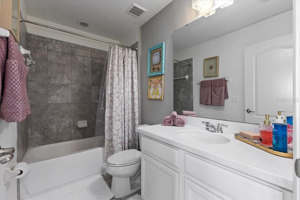 En Venta: $1,500,000 (4 camas, 3 baños, 4000 Pies cuadrados)