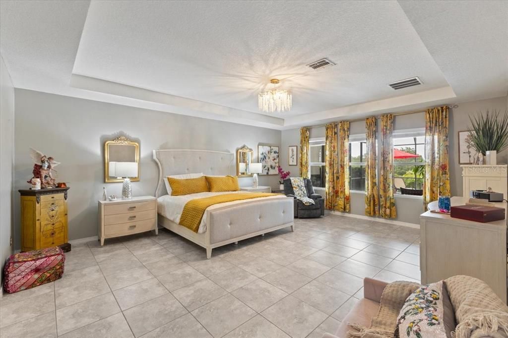 En Venta: $1,500,000 (4 camas, 3 baños, 4000 Pies cuadrados)