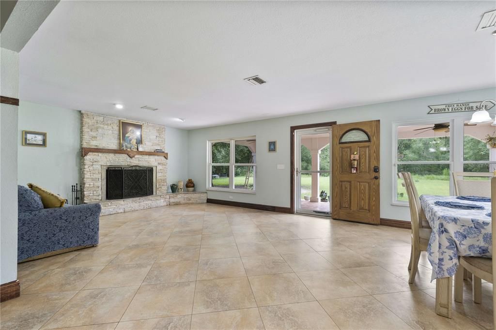 待售: $724,999 (4 贝兹, 2 浴室, 2865 平方英尺)