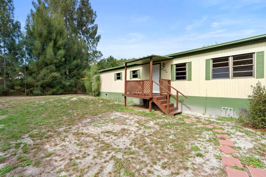 合同活跃: $279,900 (4 贝兹, 3 浴室, 1880 平方英尺)