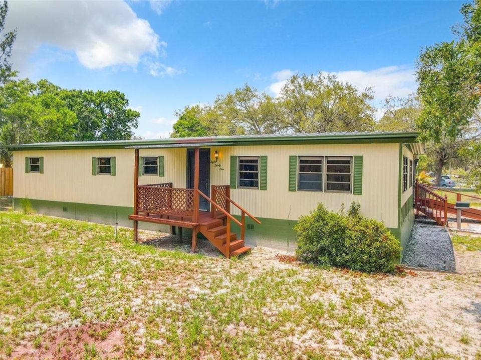 合同活跃: $279,900 (4 贝兹, 3 浴室, 1880 平方英尺)