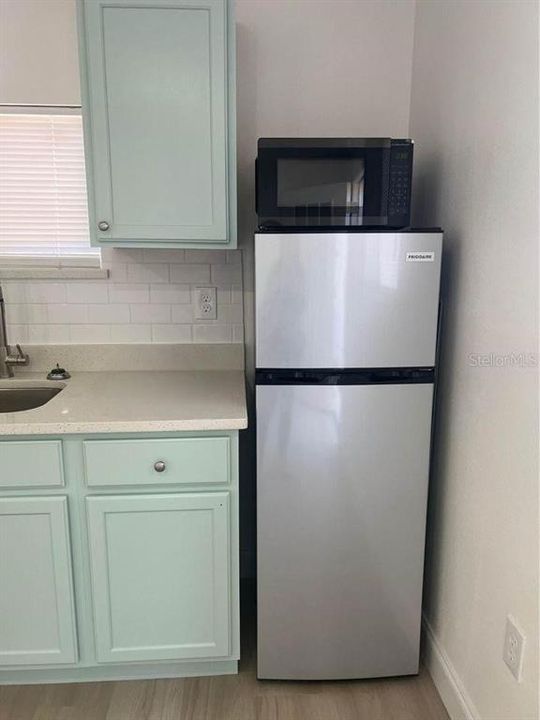 合同活跃: $279,900 (4 贝兹, 3 浴室, 1880 平方英尺)