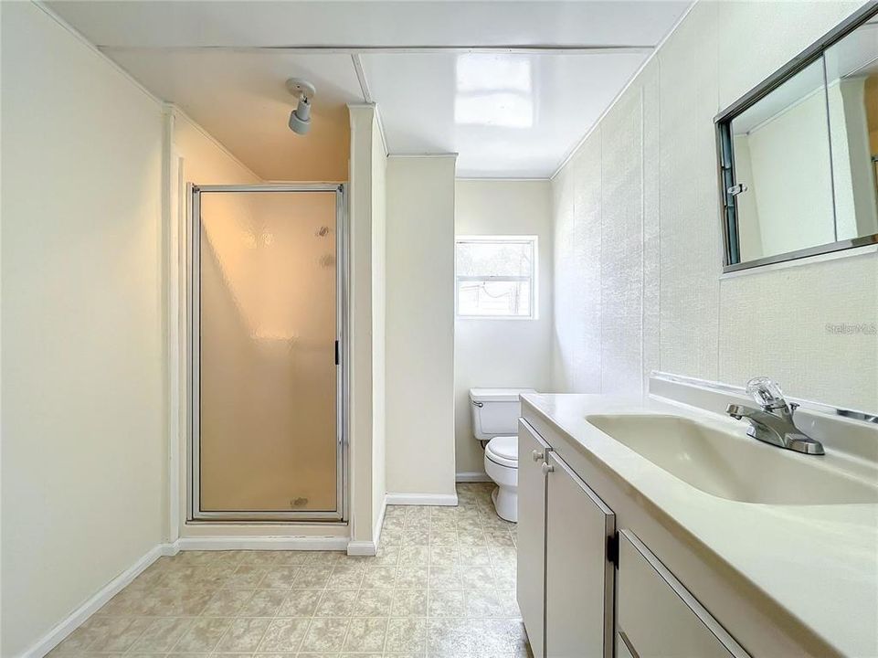 合同活跃: $279,900 (4 贝兹, 3 浴室, 1880 平方英尺)