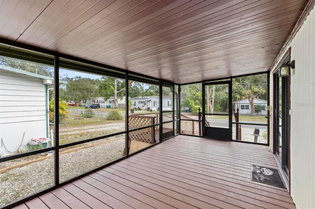 合同活跃: $279,900 (4 贝兹, 3 浴室, 1880 平方英尺)