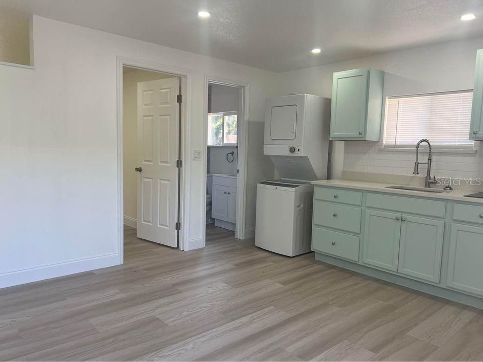 合同活跃: $279,900 (4 贝兹, 3 浴室, 1880 平方英尺)