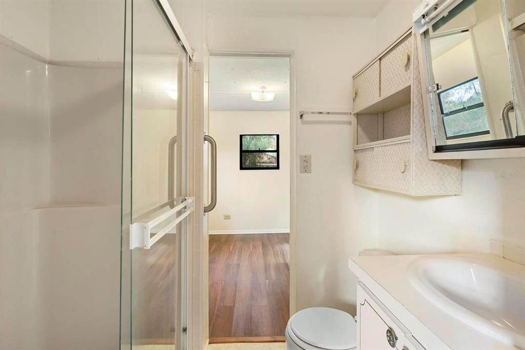 合同活跃: $279,900 (4 贝兹, 3 浴室, 1880 平方英尺)