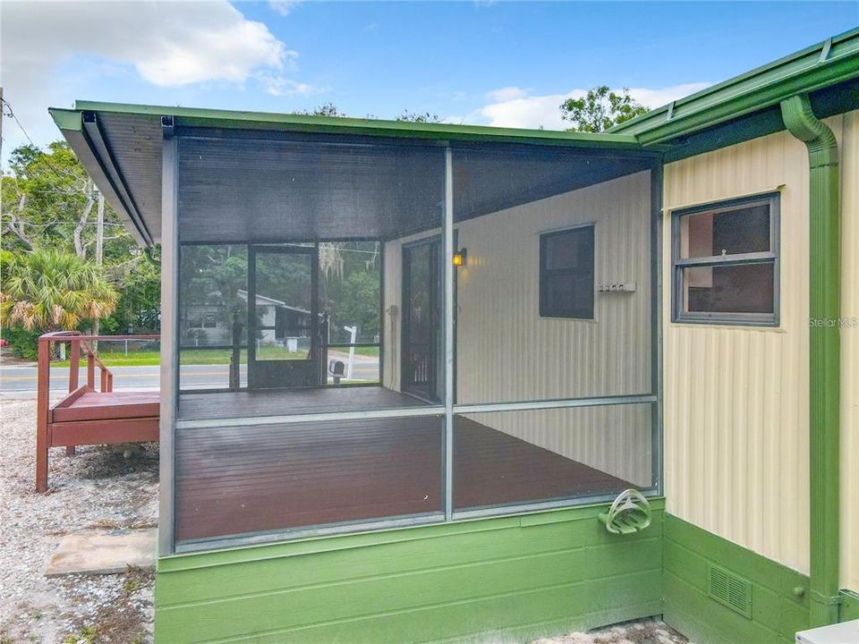 合同活跃: $279,900 (4 贝兹, 3 浴室, 1880 平方英尺)