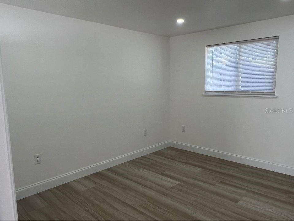 合同活跃: $279,900 (4 贝兹, 3 浴室, 1880 平方英尺)