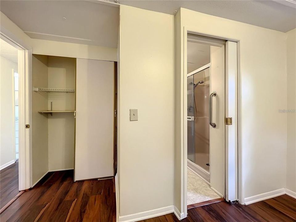 合同活跃: $279,900 (4 贝兹, 3 浴室, 1880 平方英尺)