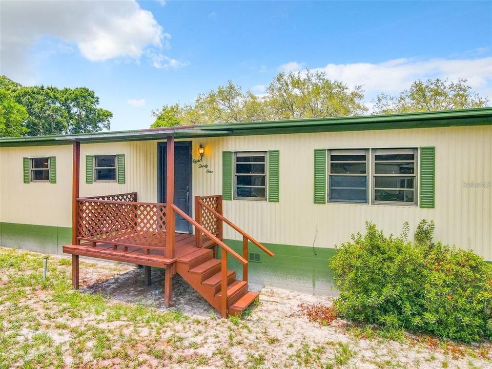 合同活跃: $279,900 (4 贝兹, 3 浴室, 1880 平方英尺)