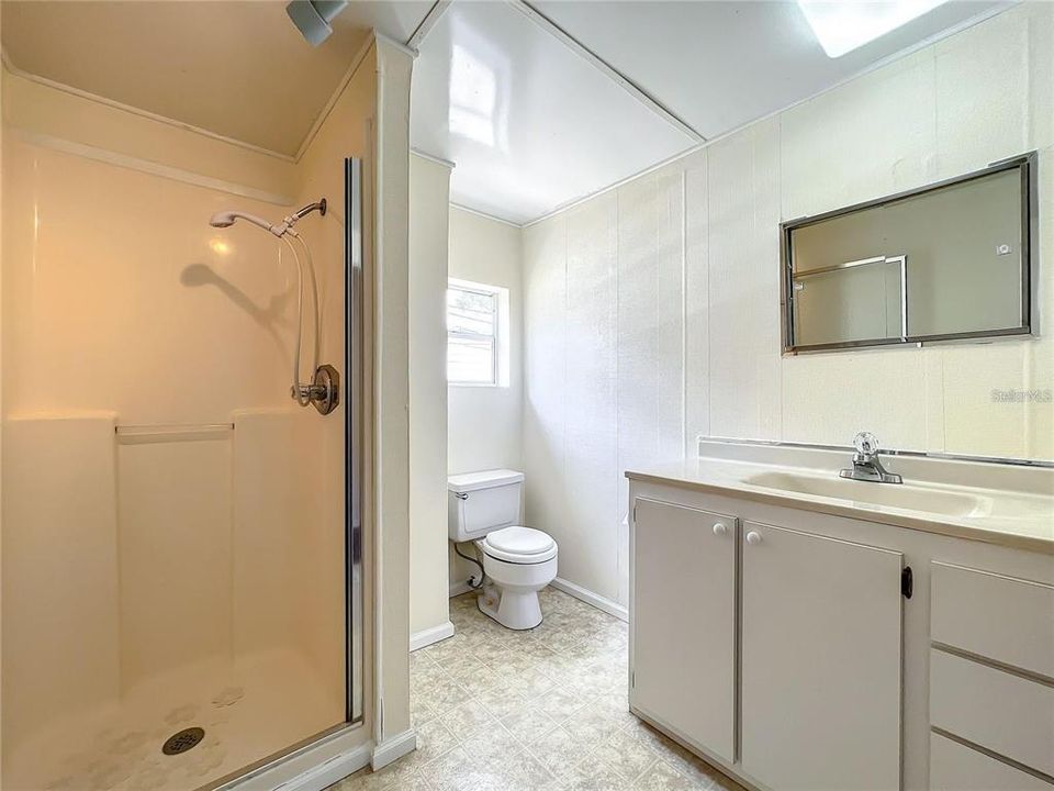 合同活跃: $279,900 (4 贝兹, 3 浴室, 1880 平方英尺)