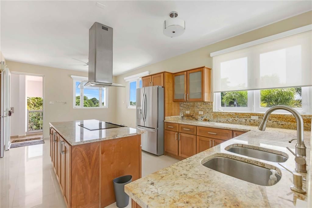 待售: $1,250,000 (4 贝兹, 3 浴室, 3083 平方英尺)