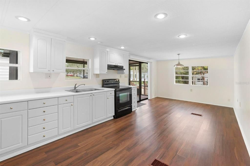 出租: $2,350 (4 贝兹, 3 浴室, 1440 平方英尺)