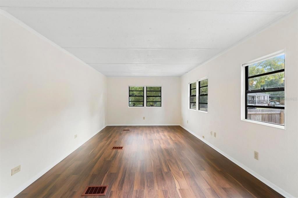 出租: $2,350 (4 贝兹, 3 浴室, 1440 平方英尺)