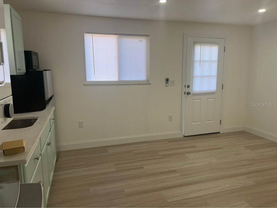 出租: $2,350 (4 贝兹, 3 浴室, 1440 平方英尺)