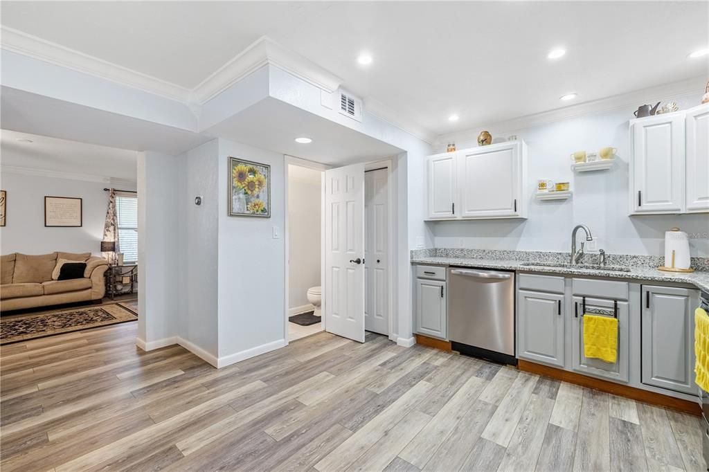 待售: $215,000 (3 贝兹, 1 浴室, 1182 平方英尺)