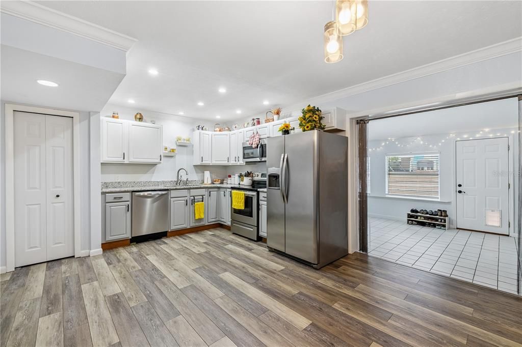 待售: $215,000 (3 贝兹, 1 浴室, 1182 平方英尺)