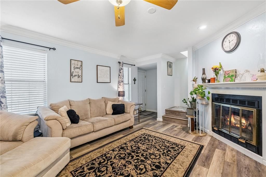 待售: $215,000 (3 贝兹, 1 浴室, 1182 平方英尺)