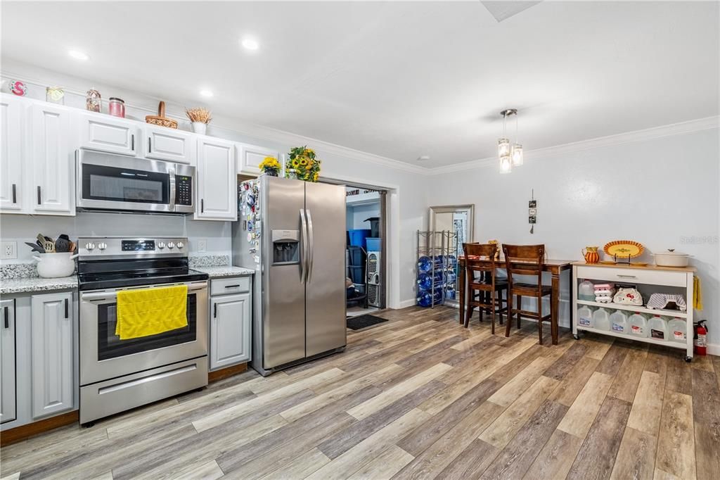 待售: $215,000 (3 贝兹, 1 浴室, 1182 平方英尺)