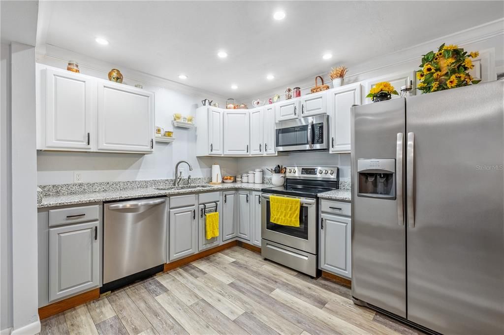 待售: $215,000 (3 贝兹, 1 浴室, 1182 平方英尺)