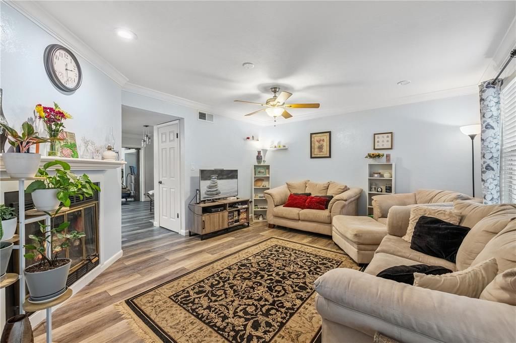 待售: $215,000 (3 贝兹, 1 浴室, 1182 平方英尺)