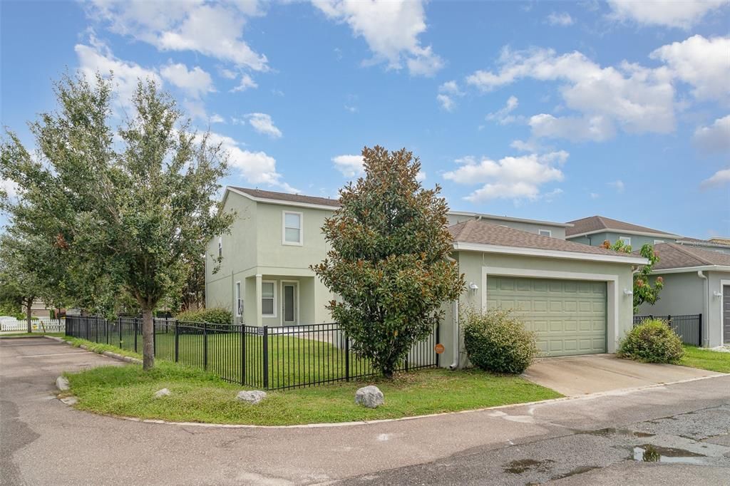 Active With Contract: $409,900 (3 beds, 2 baths, 1996 Square Feet)