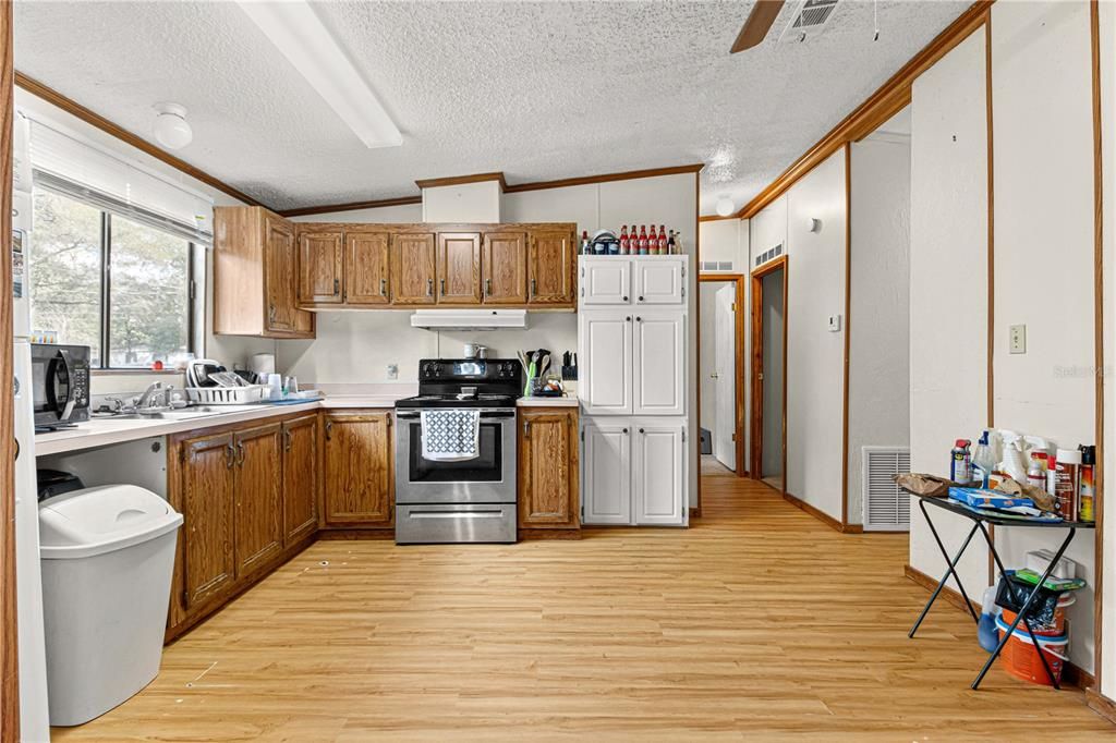 For Sale: $150,000 (3 beds, 2 baths, 1506 Square Feet)