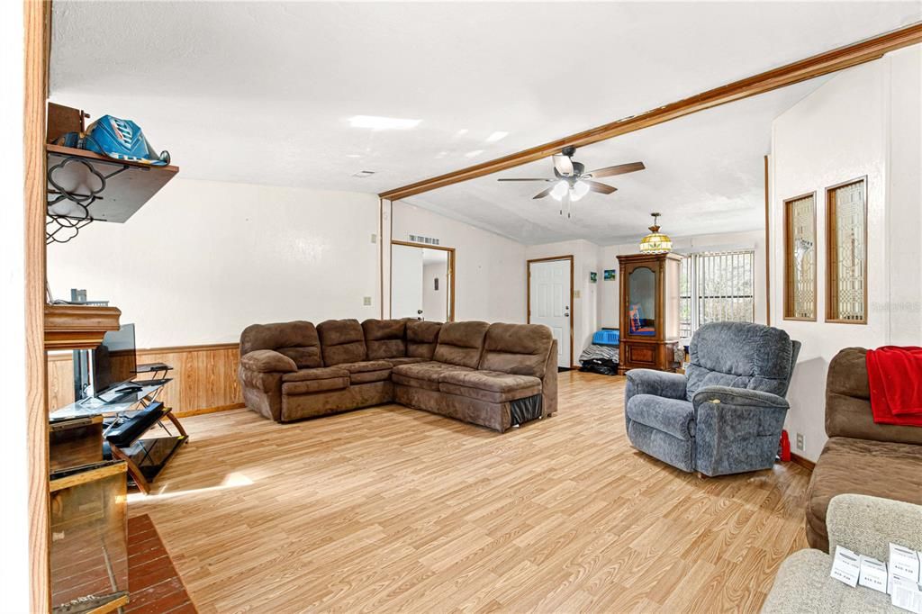 For Sale: $150,000 (3 beds, 2 baths, 1506 Square Feet)