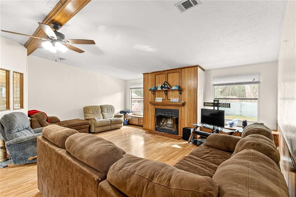 For Sale: $150,000 (3 beds, 2 baths, 1506 Square Feet)