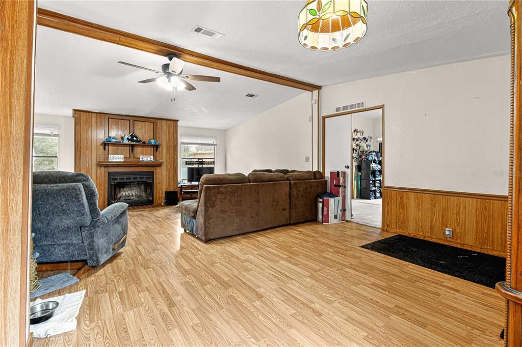 For Sale: $150,000 (3 beds, 2 baths, 1506 Square Feet)