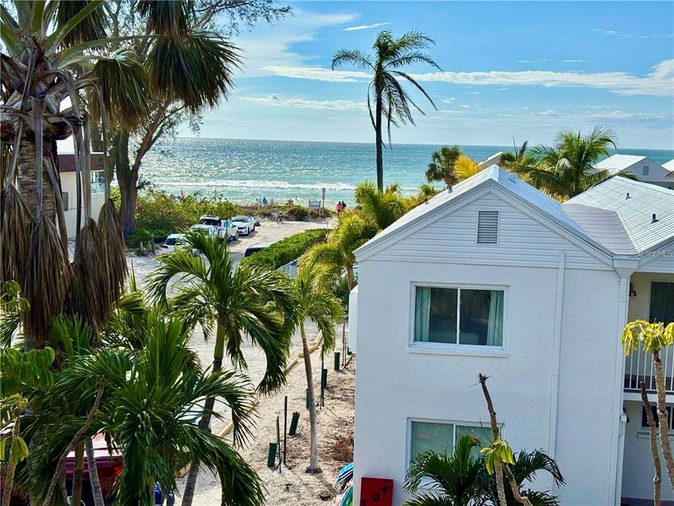 For Sale: $2,349,000 (3 beds, 2 baths, 2046 Square Feet)