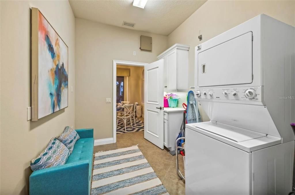 For Sale: $2,349,000 (3 beds, 2 baths, 2046 Square Feet)