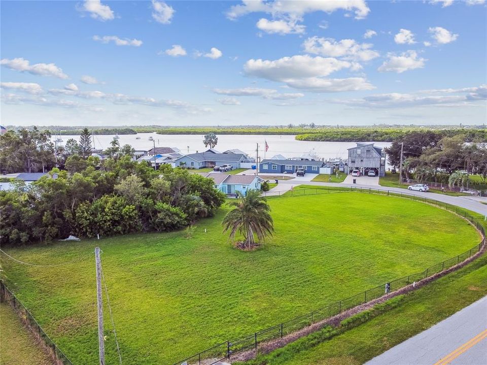 En Venta: $225,000 (0.19 acres)