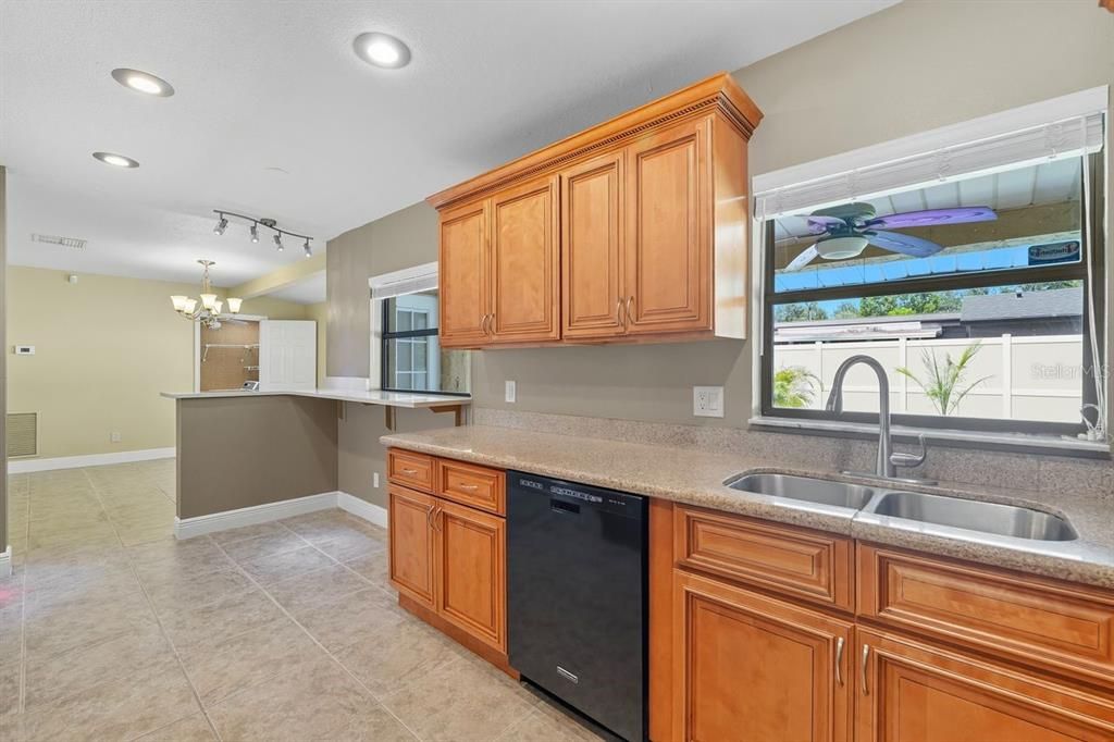 待售: $649,900 (3 贝兹, 2 浴室, 1947 平方英尺)