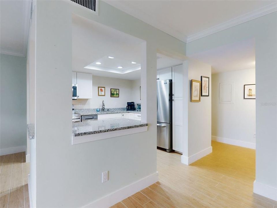 合同活跃: $118,000 (1 贝兹, 1 浴室, 822 平方英尺)