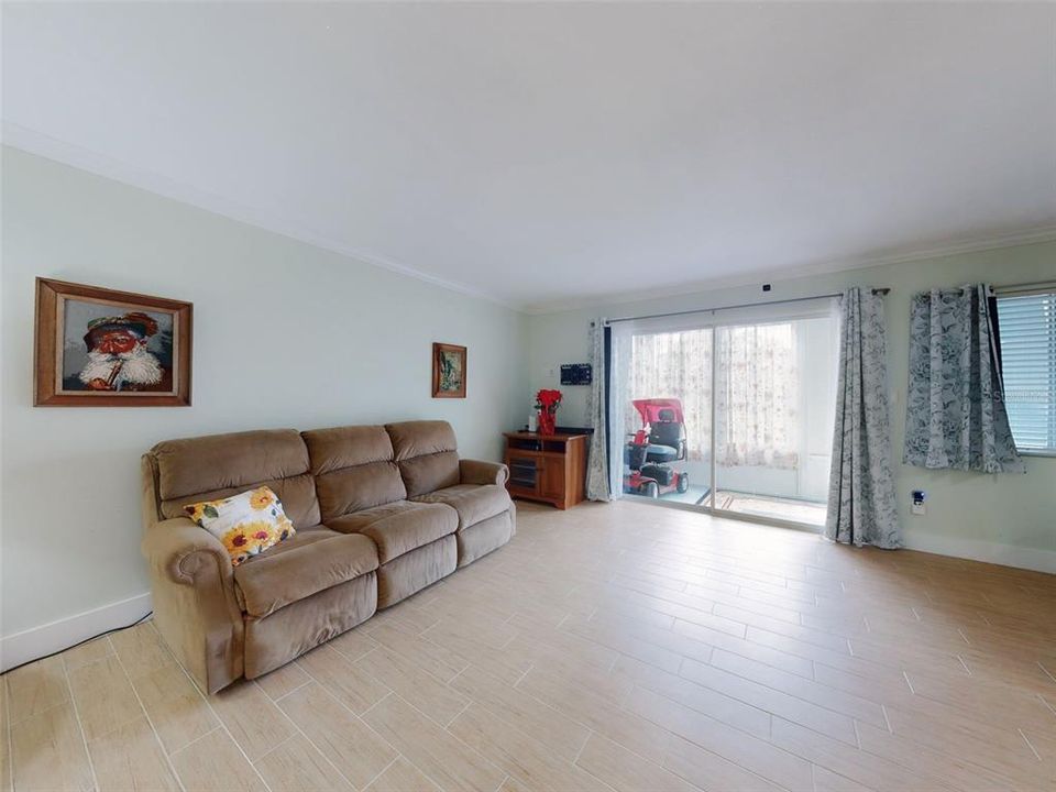 合同活跃: $118,000 (1 贝兹, 1 浴室, 822 平方英尺)