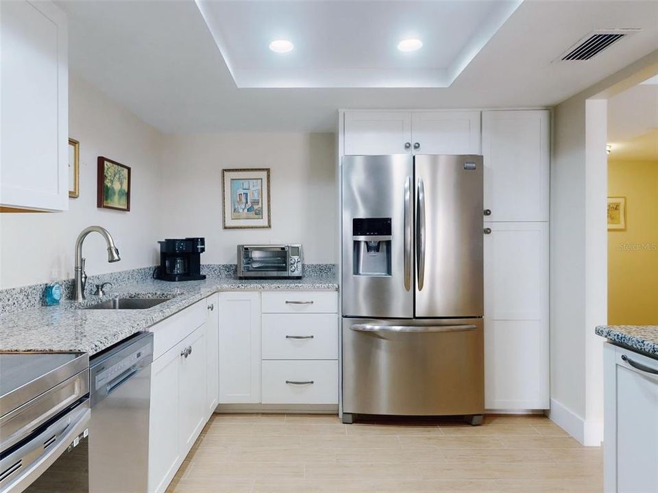 合同活跃: $118,000 (1 贝兹, 1 浴室, 822 平方英尺)