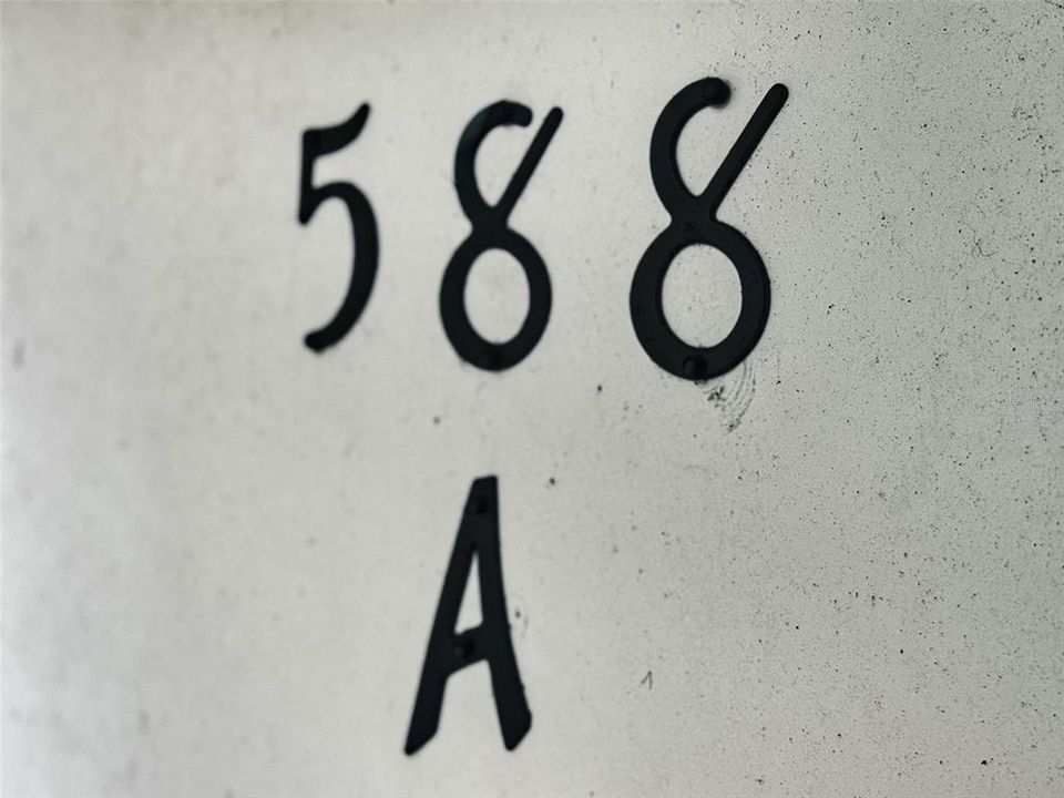 合同活跃: $118,000 (1 贝兹, 1 浴室, 822 平方英尺)