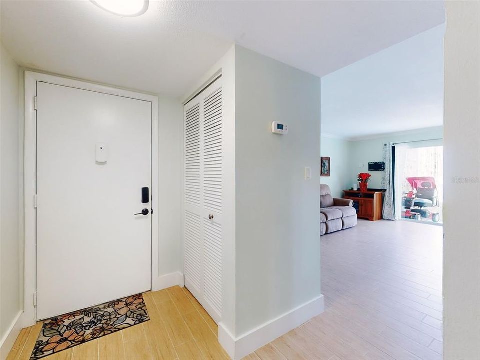 合同活跃: $118,000 (1 贝兹, 1 浴室, 822 平方英尺)