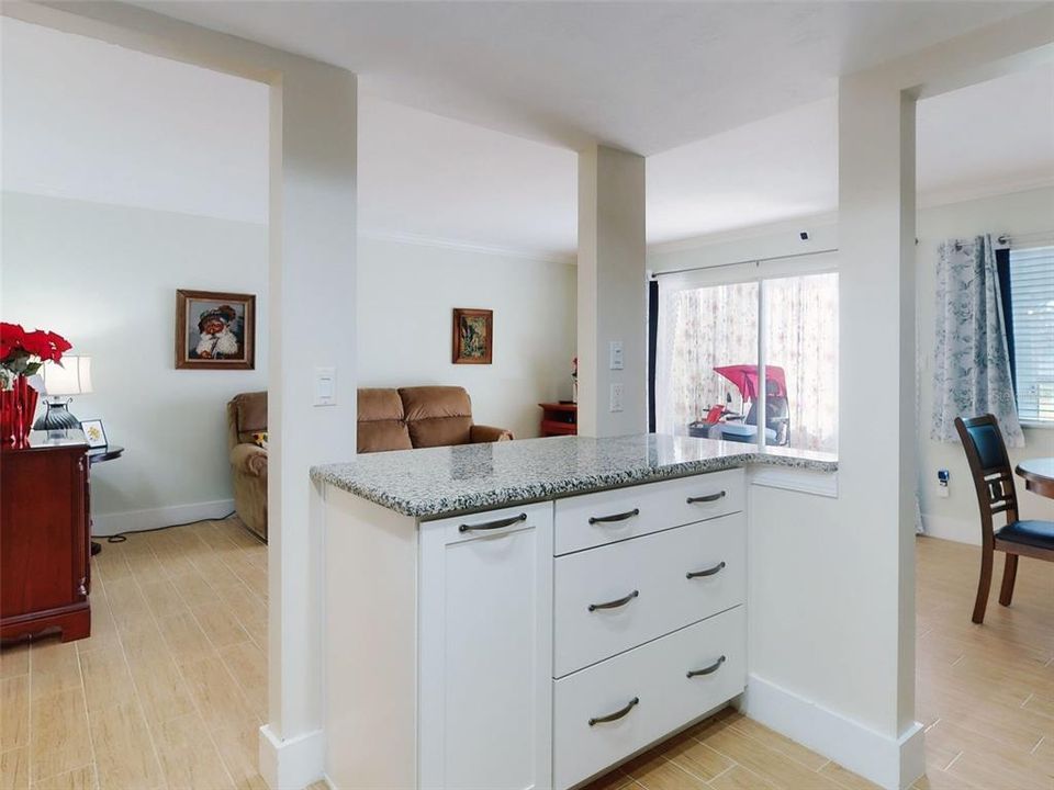 合同活跃: $118,000 (1 贝兹, 1 浴室, 822 平方英尺)